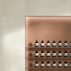 Carrelage effet Béton 3D Blanc Sable Lines 120x50x1 cm Mat Stavira - Mur intérieur (vendu par carton de 1,8 m²) --Ro'Ma Carrelage Clearance