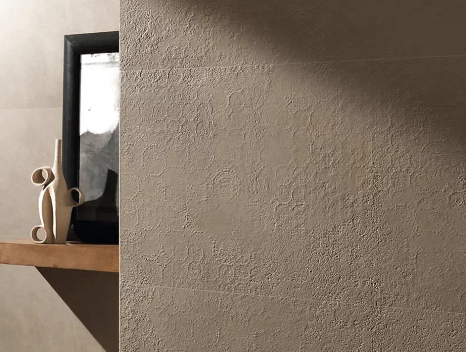 Ro'Ma Carrelage Carrelage effet Béton 3D Brun Sable Moon 120x50x0,85 cm Mat Benzaro - Mur intérieur (vendu par carton de 1,8 m²) -