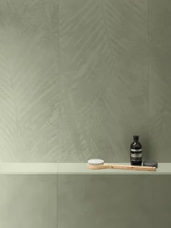 Carrelage effet Béton Vert Lichen Jungle 120x50x0,85 cm Mat Stavira - Mur intérieur (vendu par carton de 1,8 m²) --Ro'Ma Carrelage Outlet