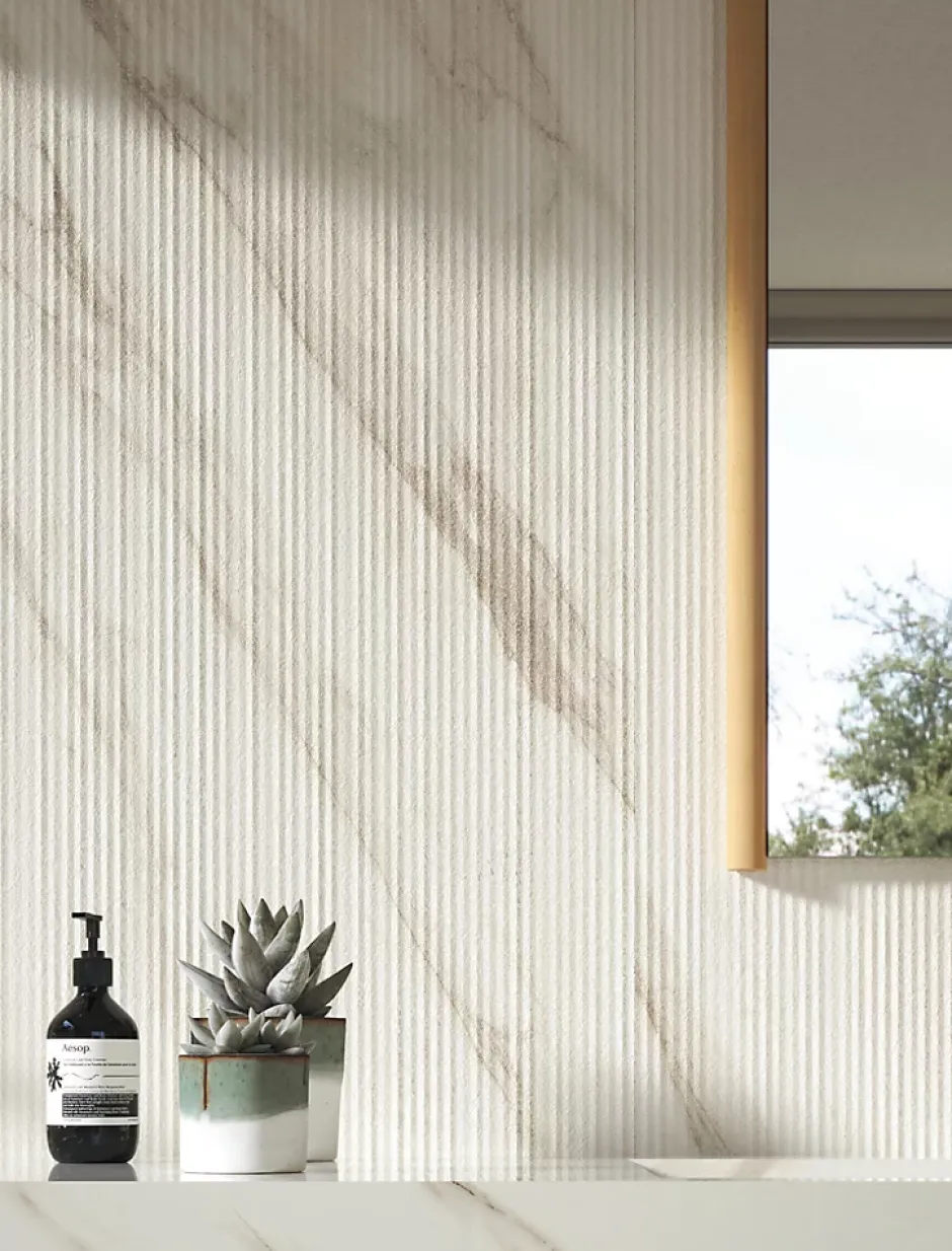 Carrelage effet Marbre 3D Blanc Calacatta Sublime Claw 120x50x0,85 cm Mat Venerio - Mur intérieur (vendu par carton de 1,8 m²) - R-Ro'Ma Carrelage Clearance