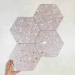 Les Carreaux De Jean  Carrelage Effet Terrazzo Hexagonal AROUSA 25,8x29 Rosa - Les Carreaux de Jean