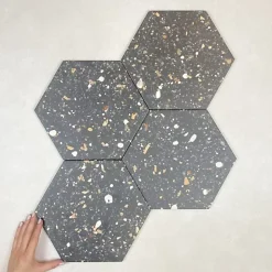 Carrelage Effet Terrazzo Hexagonal AROUSA 25,8x29 Noir - Les Carreaux de Jean-Les Carreaux De Jean  Sale