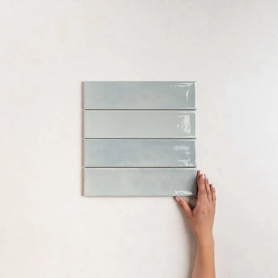 Les Carreaux De Jean Carrelage Effet Zellige Bleu Clair NARA Glass Gloss 7,5x30cm - Les Carreaux de Jean