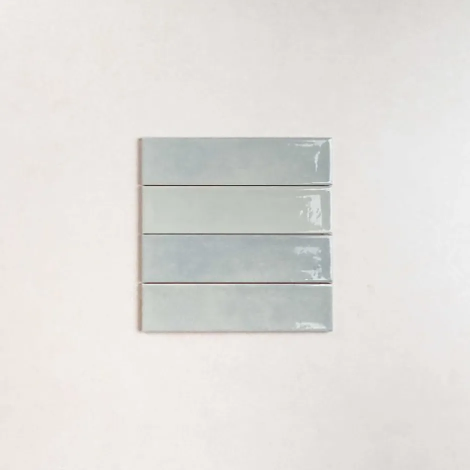 Les Carreaux De Jean Carrelage Effet Zellige Bleu Clair NARA Glass Gloss 7,5x30cm - Les Carreaux de Jean