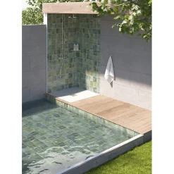 Carrelage extérieur piscine carré bleu gris brillant 15x15 cm SPA&POOLS CELADON-Aelle Carrelage Online