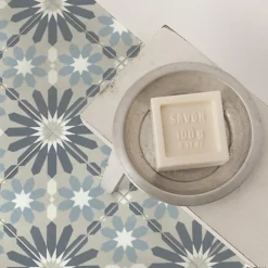 Carrelage Imitation Carreaux de Ciment LA MADELEINE 20x20 Syrah Bleu - Les Carreaux de Jean-Les Carreaux De Jean  Sale