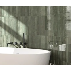 Aelle Carrelage Carrelage mur effet pierre vert 5x40 cm brillant - VERTICALE OAKMOSS