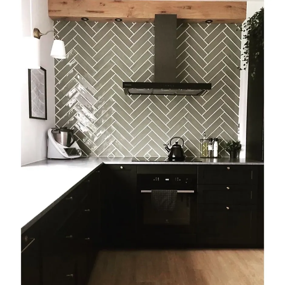 Carrelage mur effet zellige vert kaki 7,5x30 cm MASIA OLIVE-Aelle Carrelage New