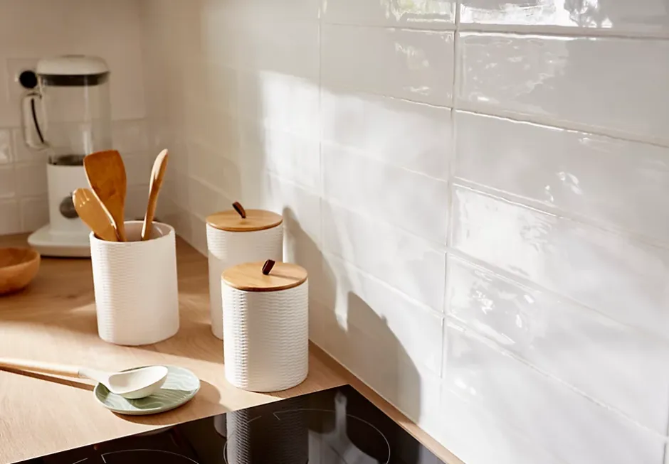 Carrelage mural intérieur blanc brillant effet carreaux anciens L.30,1 x l.7,5 cm x ép.8,5 mm, Vernisse-GoodHome Hot