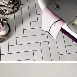 Carrelage sol / mur pose baton rompu chevron uni blanc mate 9,2x36,8 cm STROMBOLI WHITE PLUME-Aelle Carrelage Online