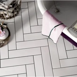 Carrelage sol / mur pose baton rompu chevron uni blanc mate 9,2x36,8 cm STROMBOLI WHITE PLUME-Aelle Carrelage Online