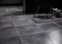 GoodHome Carrelage sol anthracite effet béton L.42,6 x l.42,6 cm x ép.7,4 mm, Konkrete