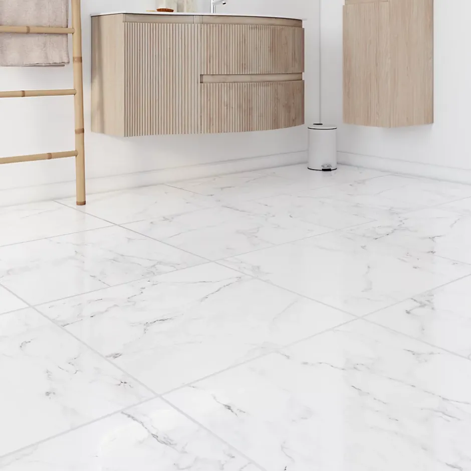 Carrelage sol et mur effet marbre blanc brillant L.60,8 x l.60,8 cm x ép.8,5 mm, Aruma-GoodHome Outlet