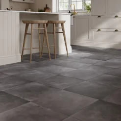 Carrelage sol et mur effet béton anthracite L.61,6 x l.61,6 cm x ép.7,4 mm, Konkrete-GoodHome Hot