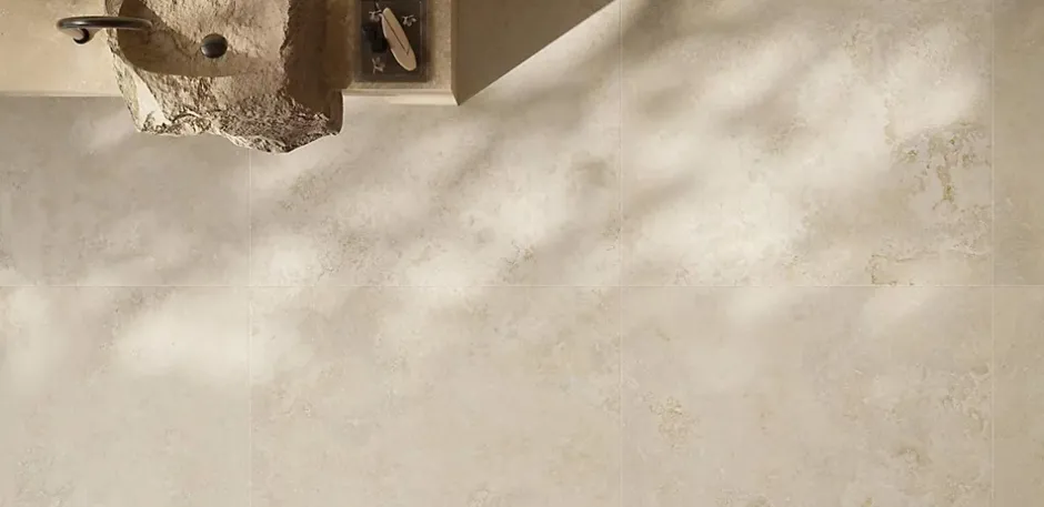 Carrelage sol intérieur / mur intérieur Travertine Crosscut Beige l.120 X L.120 cm rectifié 1er choix.-RAK Ceramics Sale