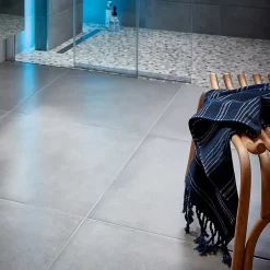 Carrelage sol intérieur gris effet béton L.61,6 x l.61,6 cm x ép.7,4 mm, Konkrete-GoodHome Best