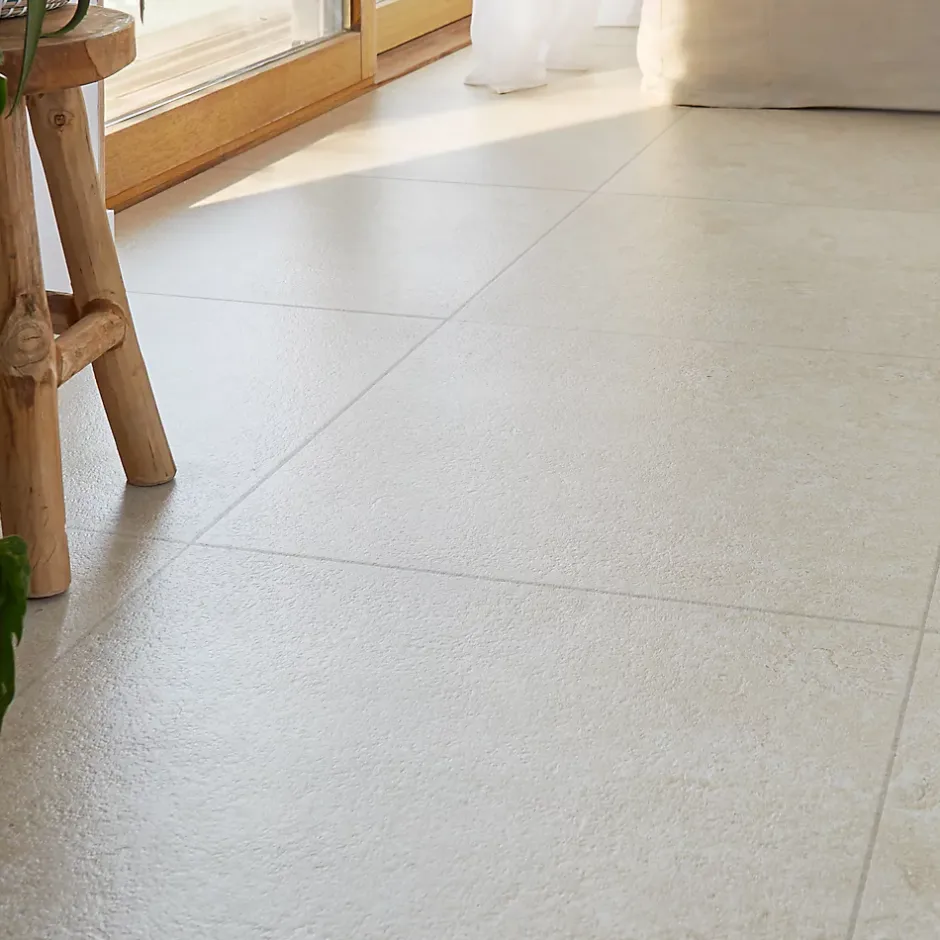 GoodHome Carrelage sol intérieur taupe beige effet pierre L.61,5 x l.61,5 cm x ép.9 mm, Soft Lime Stone
