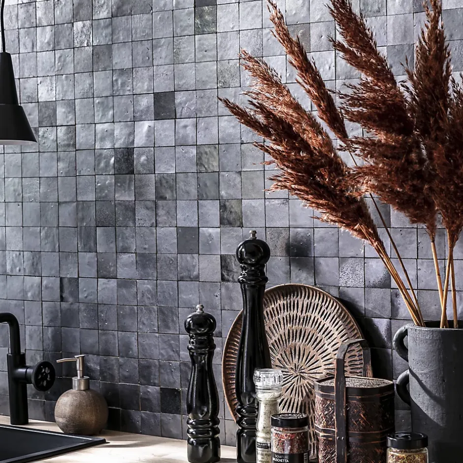 Carrelage Zellige Marocain Noir Métal 5x5 cm (vendu par plaque de 30x30 cm soit 0,09 m²) --Ro'Ma Nature Discount