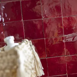 Carrelage Zellige Marocain Rouge Lie de vin 5x5 cm (vendu par plaque de 30x30 cm soit 0,09 m²) --Ro'Ma Nature Hot