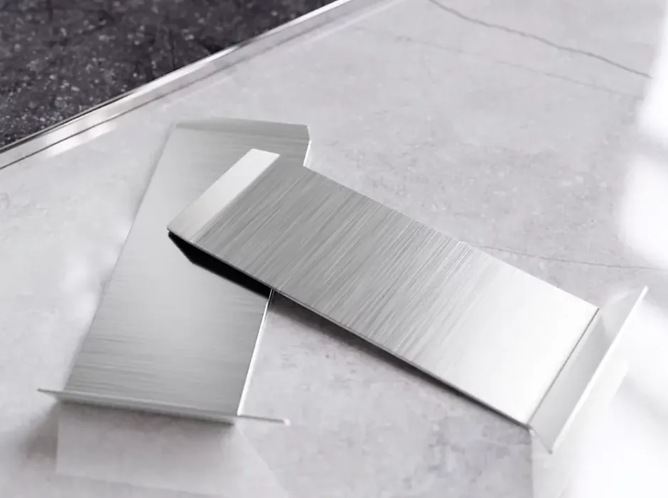 Ilcom Coin extérieur pour plinthe FL Argent satiné - 30mm x 60 mm x 0,65 ep.