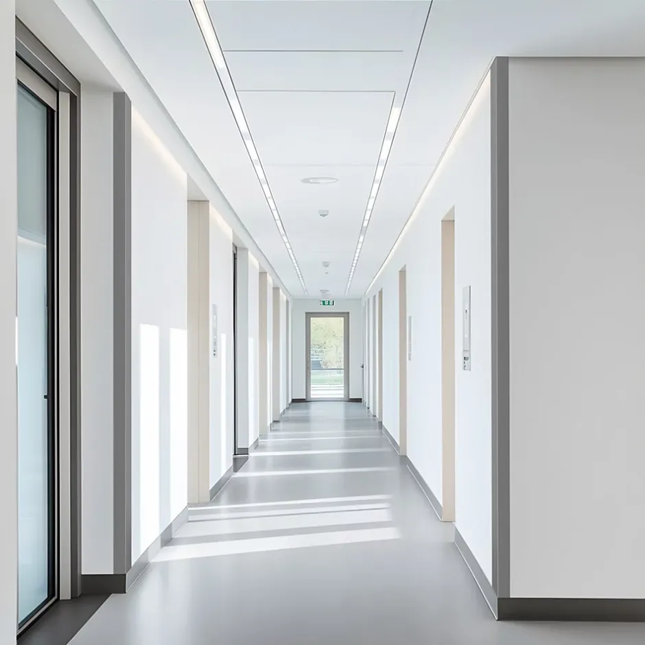 Quest Cornière PVC 20x20mm , Autocollante, Protection coins et arêtes, 200 cm, marron clair