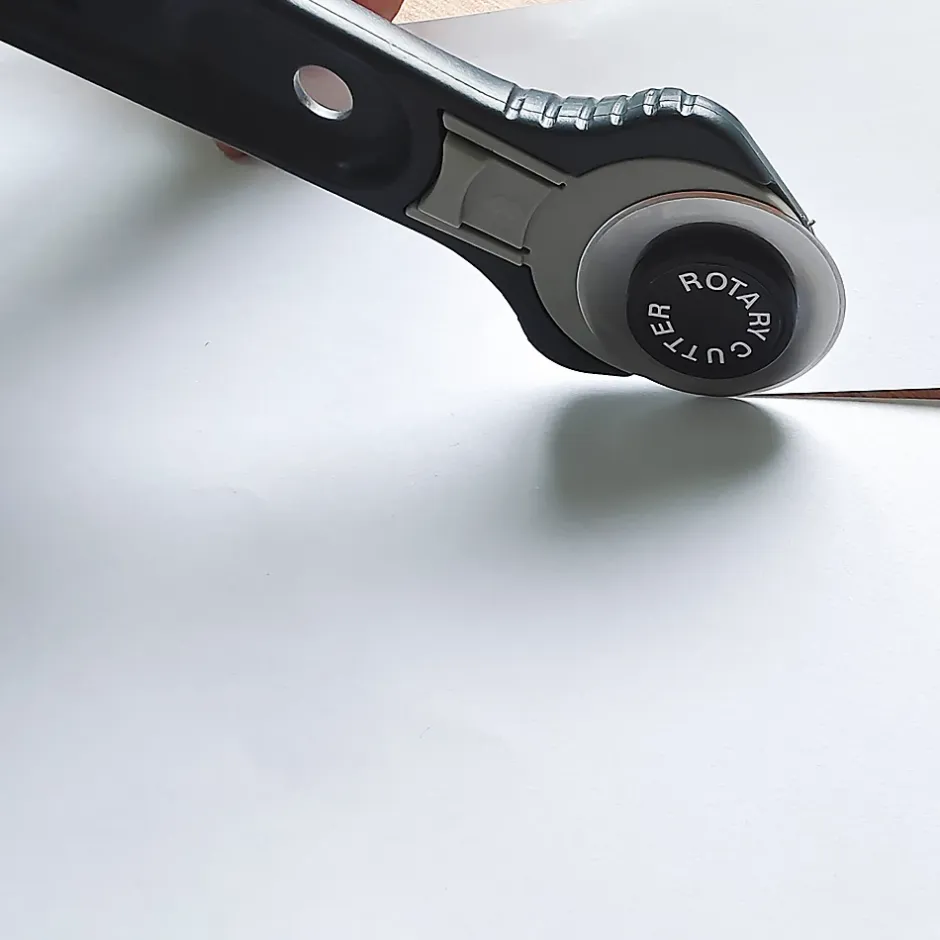 Couteau à lame circulaire pour papier peint 18cm-GoodHome Discount