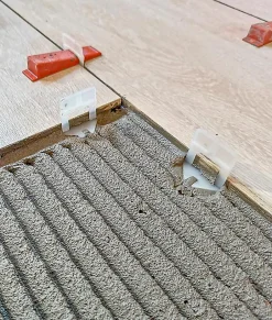 Croisillons et Systèmes Autonivelants, R.L.S., Bases HD - Croisillons nivelant pour carreaux ayant une épaisseur de 3 à 12 mm - B-Raimondi Clearance