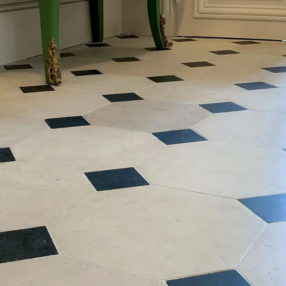 Dallage à cabochons en pierre du Nivernais - 30 cm x 30 cm x 1,5 cm - Finition adoucie - Vendu au m²-Ligerio Clearance