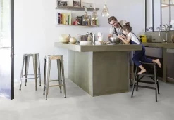Gerflor Dalle PVC à clipser Senso Premium Rigide acoutisque béton gris 39,9 x 73 cm,