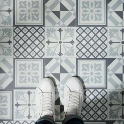 GoodHome Dalle PVC adhésive effet carreaux de ciment noir et blanc L.30,5 x l.30,5 cm x ép.2 mm, Poprock