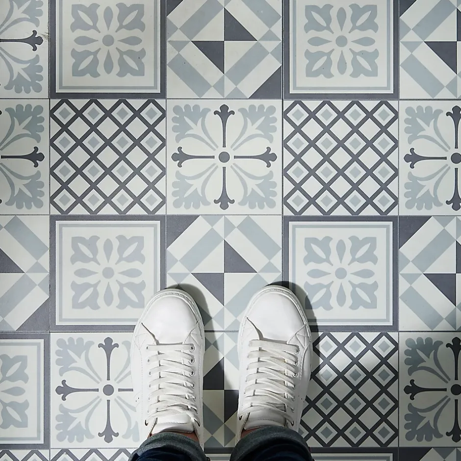 GoodHome Dalle PVC adhésive effet carreaux de ciment noir et blanc L.30,5 x l.30,5 cm x ép.2 mm, Poprock