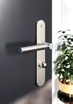 GoodHome Ensemble poignée sur plaque rond à condamnation Brigg effet chrome et nickel satin gris L.132mm x l.40mm entraxe 195mm