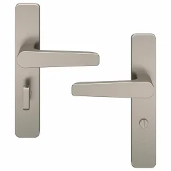 Ensemble poignée sur plaque rectangulaire à condamnation Kerver effet nickel satin gris L.128mm x l.42mm entraxe 165-195mm-GoodHome Clearance