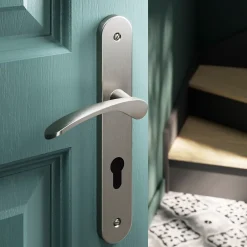 Ensemble poignée sur plaque rondcylindre Beare effet nickel satin gris L.110.5mm x l.40mm entraxe 195mm-GoodHome Sale