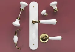 Ensemble poignée sur plaque Droit à condamnation Porcelaine Vras blanc L.115mm x l.45mm entraxe 195mm-GoodHome Clearance