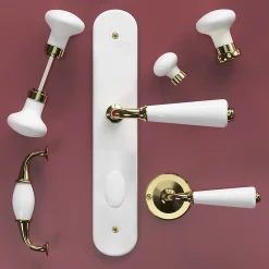 Ensemble poignée sur plaque Droit à condamnation Porcelaine Vras blanc L.115mm x l.45mm entraxe 195mm-GoodHome Clearance