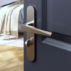 GoodHome Ensemble poignée sur plaque rond à condamnation Keri effet nickel satin gris L.140mm x l.42mm entraxe 165-195mm