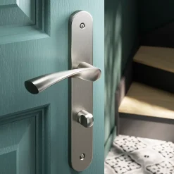 Ensemble poignée sur plaque rond à condamnation Breage effet nickel satin gris L.120.5mm x l.40mm entraxe 195mm-GoodHome Discount