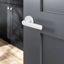 Ensemble poignée sur rosace Incurvé à visser Primel mat blanc Ø52mm-GoodHome Best