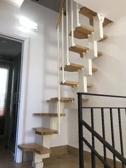 Matisere Escalier 1 quart tournant 10 marches - Hauteur à franchir de 2.21 à 2.61m - Largeur 61cm - Couleur naturel et blanc -