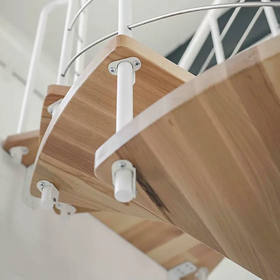 Escalier colimaçon 13 marches - Hauteur à franchir 2.54 à 3.05m - Structure blanche et marche hêtre - Diamètre 100cm --Matisere