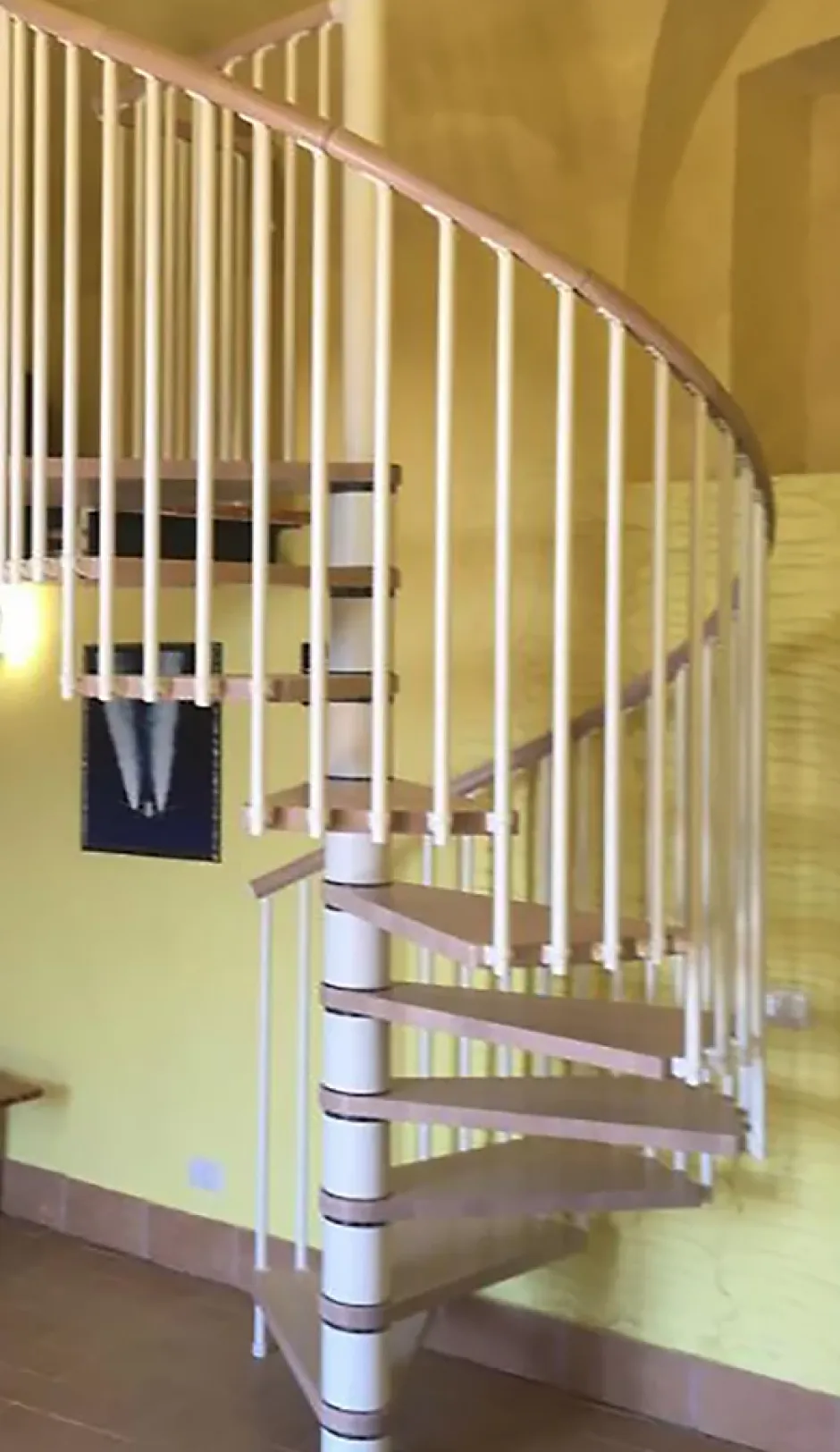 Matisere Escalier colimaçon 14 marches - Haut. à franchir 2.87 à 3.36m - Diam. 120cm - Trémie ronde - Struct. blanche / marches blanchi -