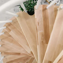 Matisere Escalier colimaçon 10 marches - Hauteur à franchir 1.90 à 2.35m - Diamètre 140cm - Structure blanche et marche hêtre -