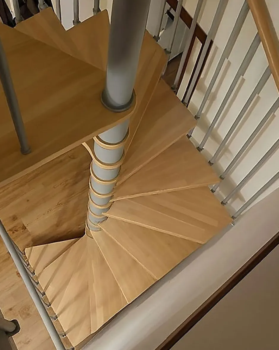 Matisere Escalier colimaçon 12 marches - Haut. à franchir 2.46 à 2.88m - Diam. 180cm - Trémie carrée - Struct. grise / marches Naturel -