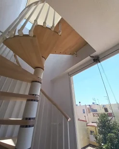 Escalier colimaçon 12 marches - Hauteur à franchir de 2.46m à 2.88m - Diamètre 1.05m - Structure anthracite et marche noyer --Matisere New