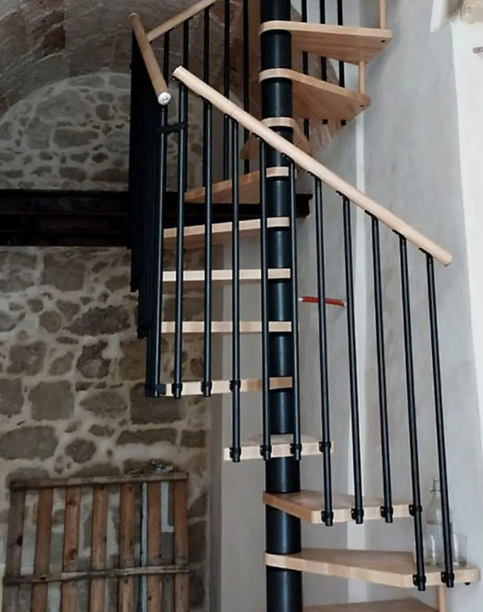 Matisere Escalier colimaçon 16 marches - Haut. à franchir 3.28 à 3.84m - Diam. 140cm - Trémie carrée - structure grise / marches naturel -