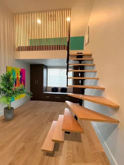 Escalier quart tournant modulaire Bogota hêtre 11 marches- Sale