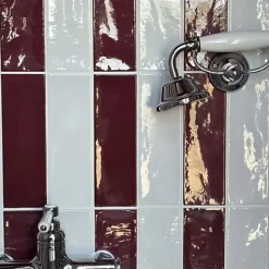 Gioia Materia Faïence Effet Zellige Bordeaux VILLAGE 6,5x20 Aubergine - LES CARREAUX DE JEAN