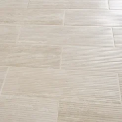 Faïence murale ivoire mat décor fines cannelures L.60 x l.20 cm x ép.9,4 mm, Soft Travertin-GoodHome Discount