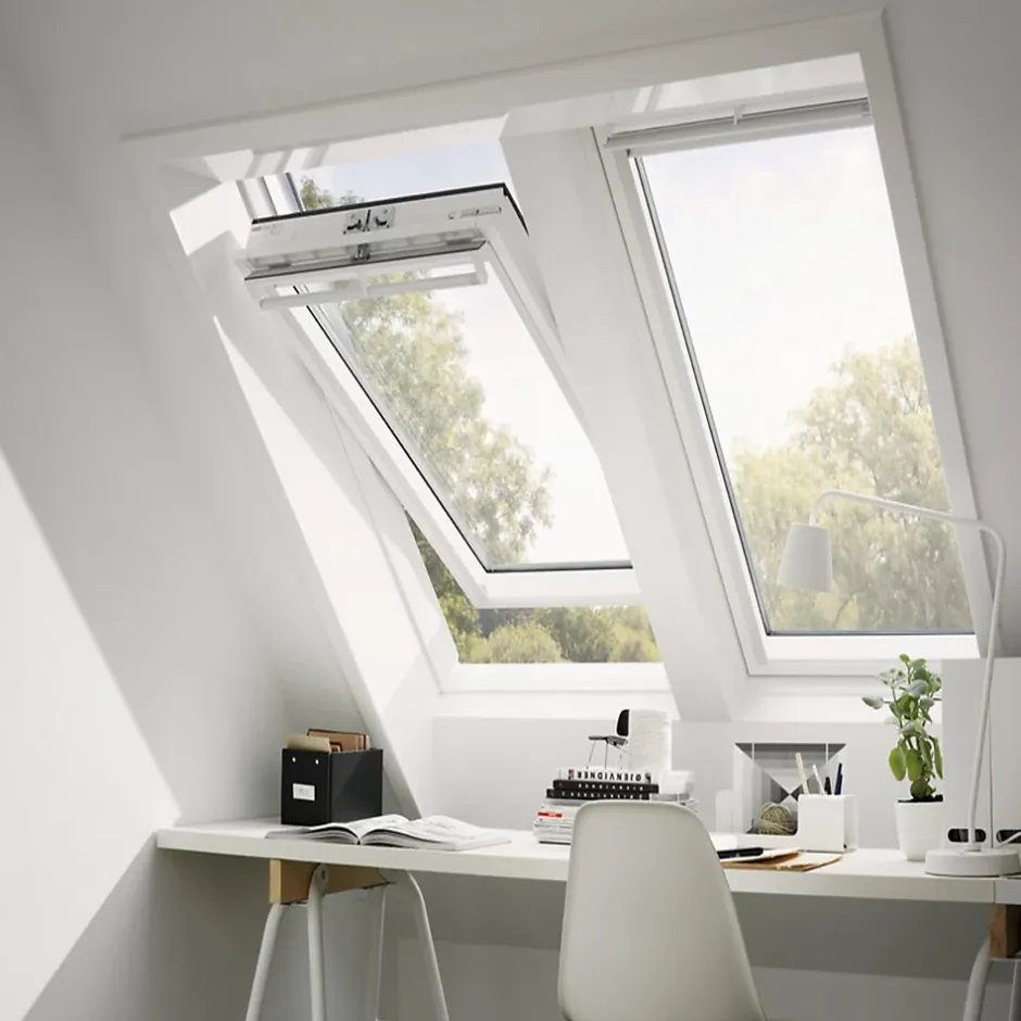 Fenêtre de toit à projection par le bas GPU UK04 0057 L.134 x H.98 cm Tout confort EverFinish blanc-VELUX New